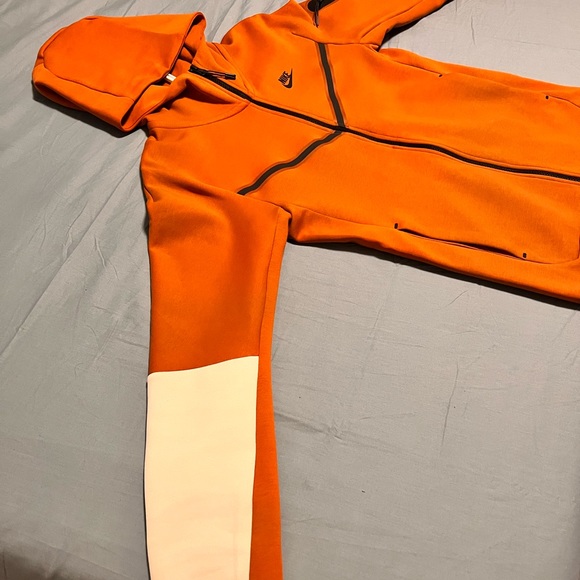 Burnt Sunrise Nike Tech Fleece - Picture 3 of 6
